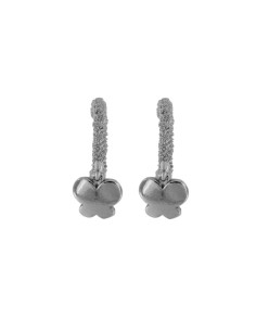 CRI-927 - CRIOLLA DE PLATA DIAMANTADA DE 8 MM INT. CON MOTIVO DE MARIPOSA COLGANTE DE 7 MM 